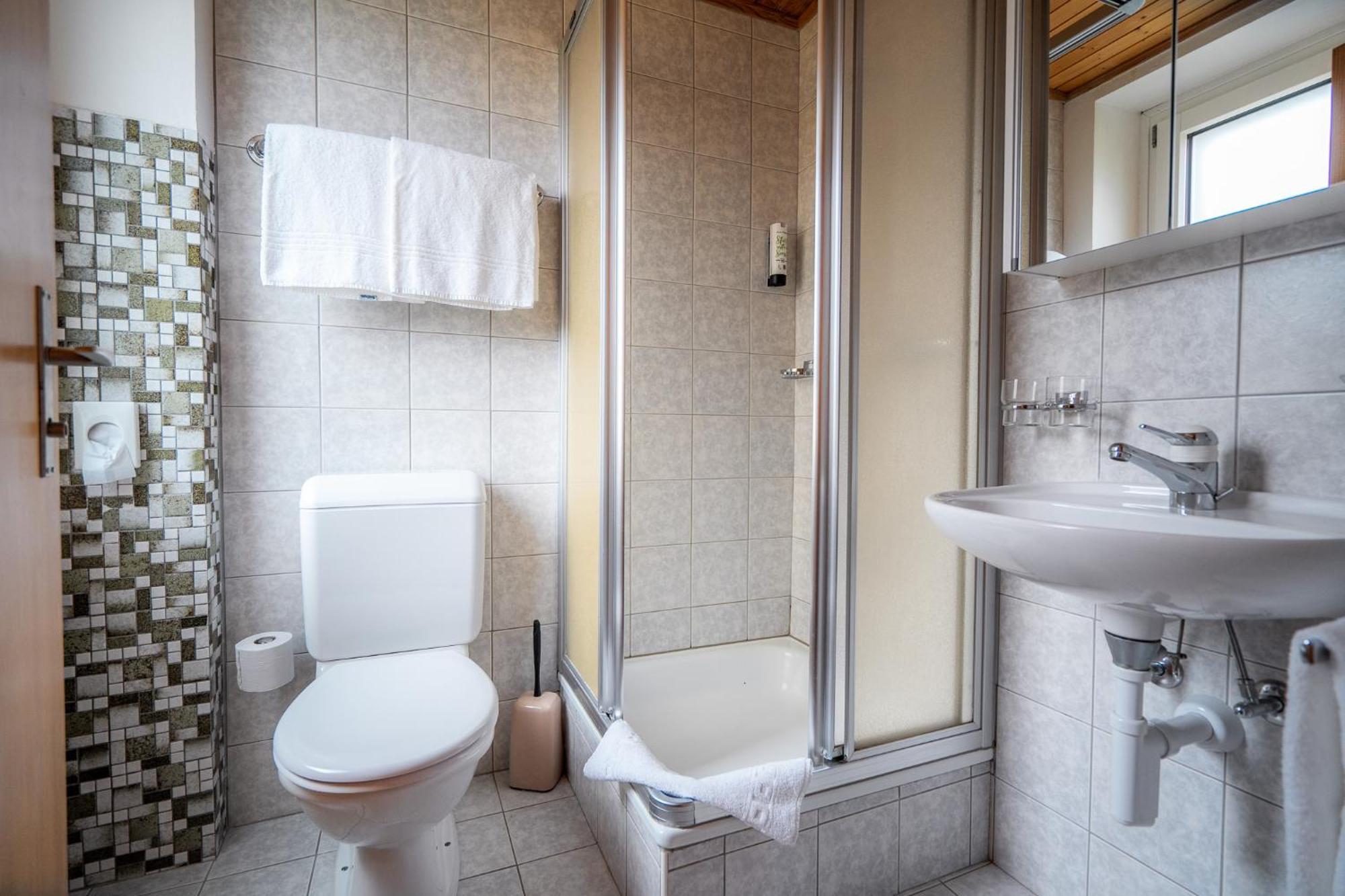 Hotel Haus Schoenstatt Contactless-Check-In Brig Buitenkant foto